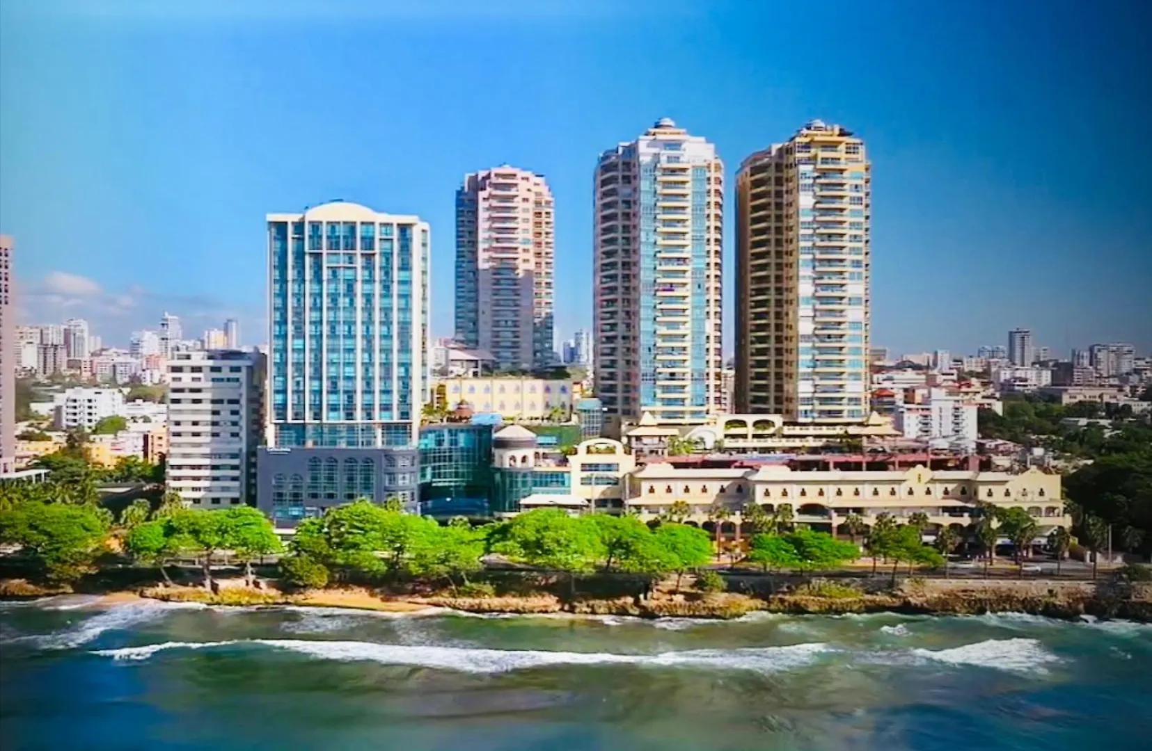 הקונטקטים של Spectacular Condominium Between The City And The Sea